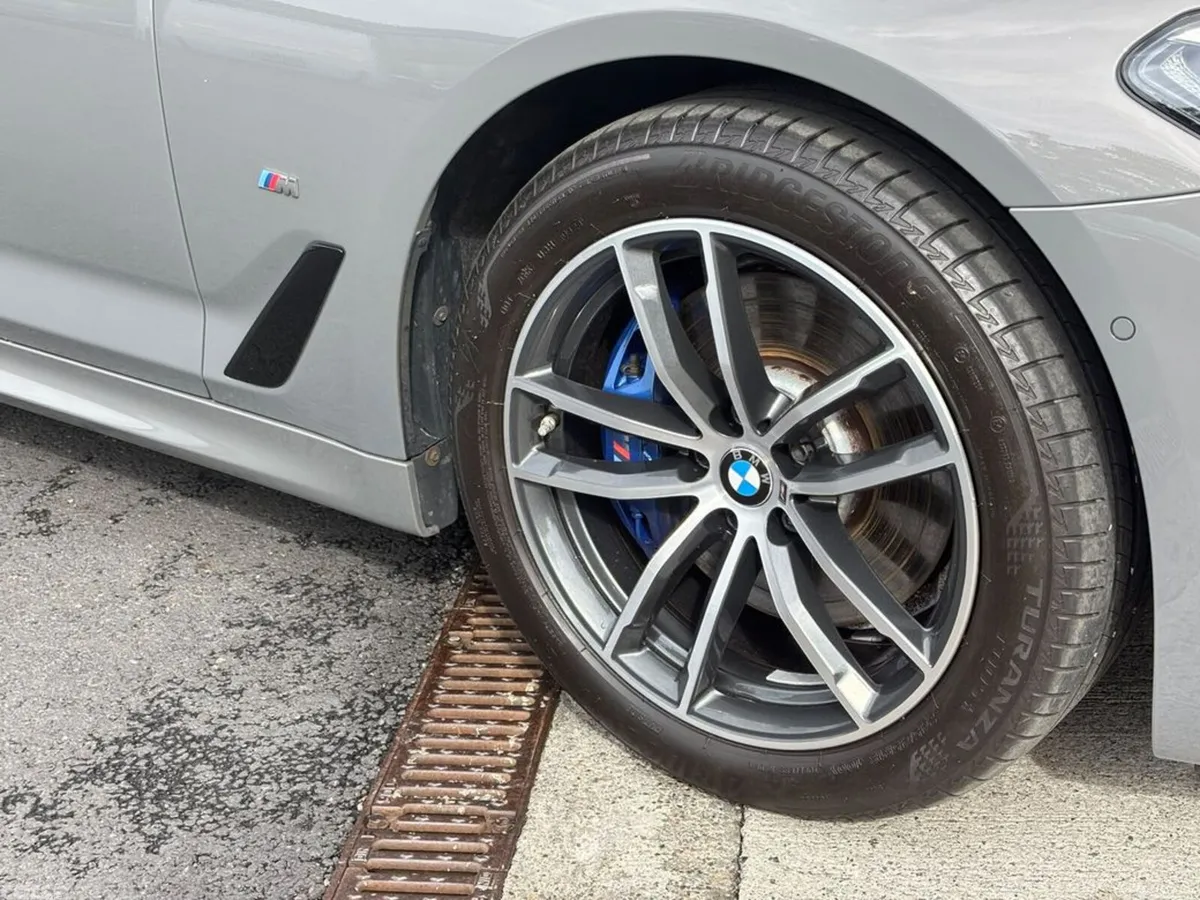 BMW 5-Series Estate, Petrol Plug-in Hybrid, 2021, Grey