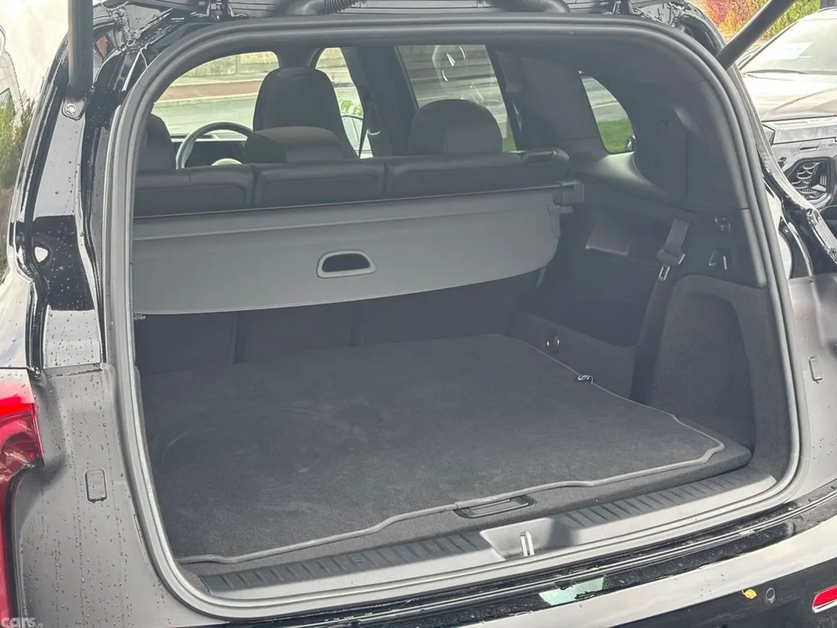Mercedes-Benz GLB Estate, Electric, 2026, Black