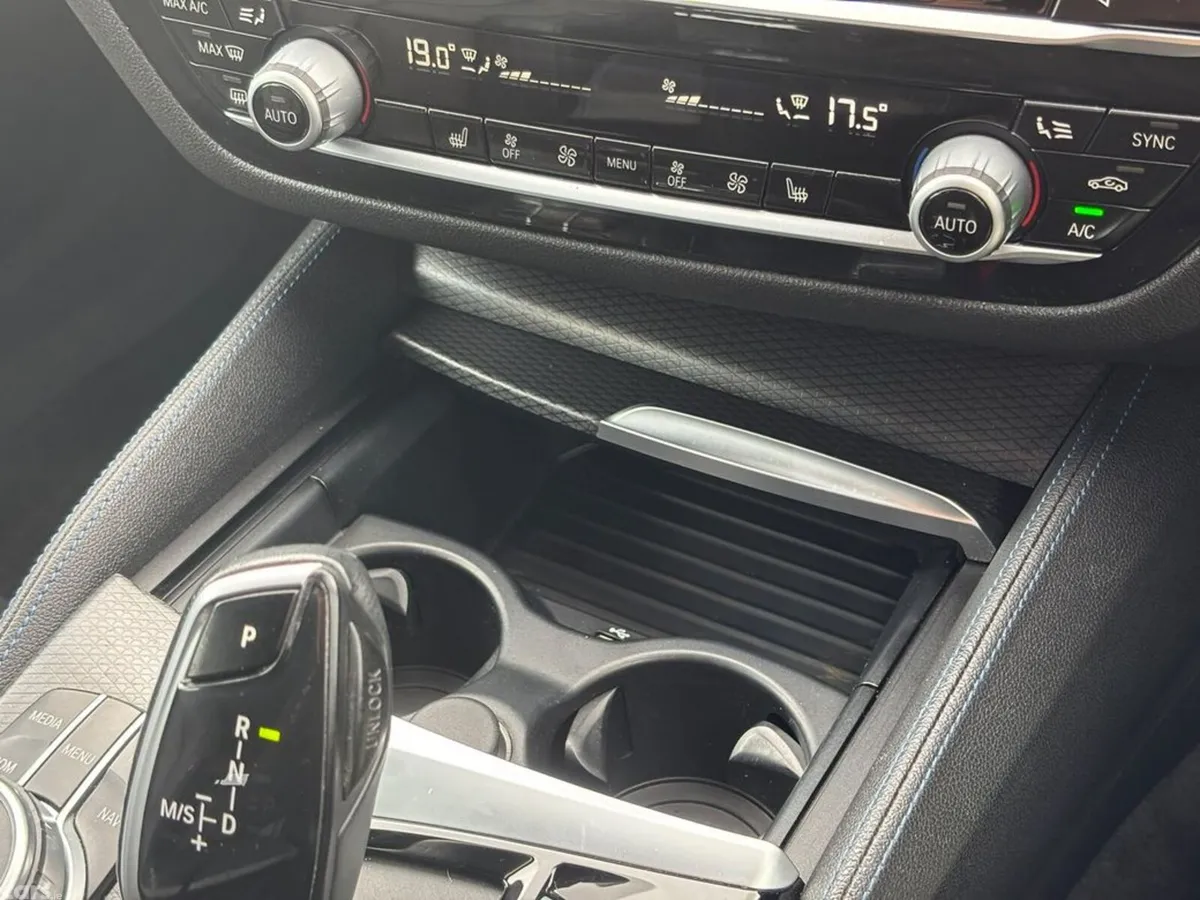 BMW 5-Series Estate, Petrol Plug-in Hybrid, 2021, Grey