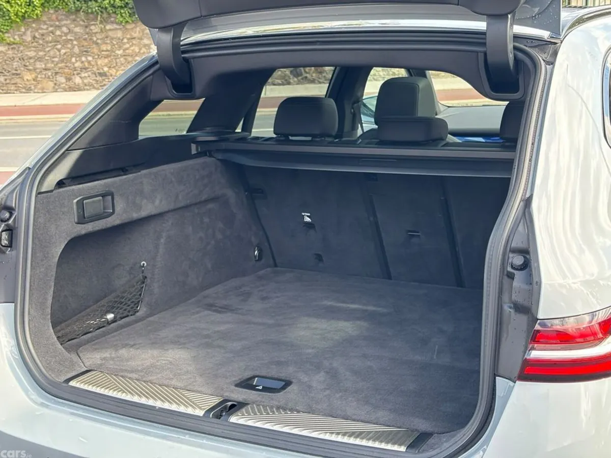 BMW 5-Series Estate, Petrol Plug-in Hybrid, 2025, Grey