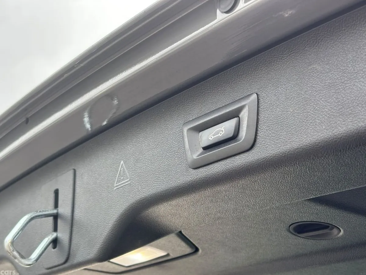 BMW 5-Series Estate, Petrol Plug-in Hybrid, 2021, Grey