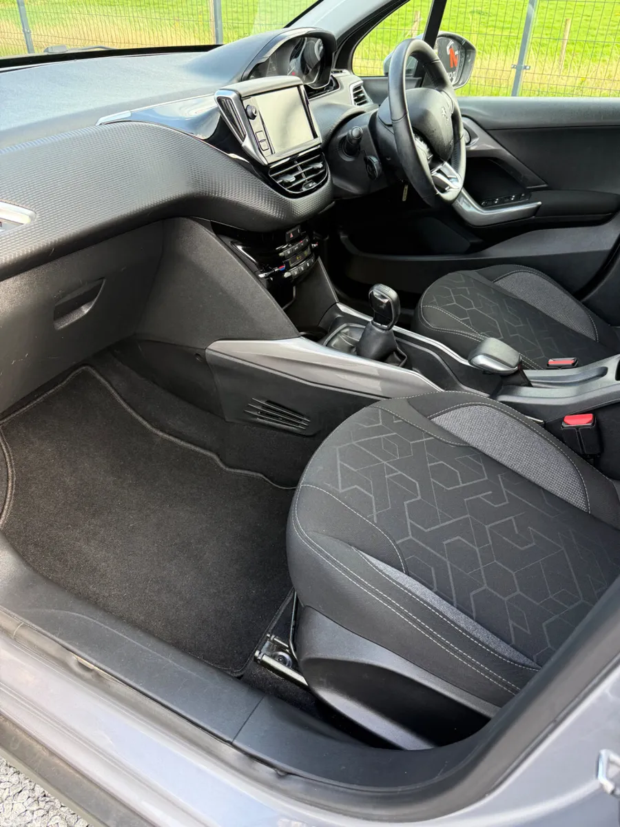 Peugeot 2008 Estate, Petrol, 2019, Grey