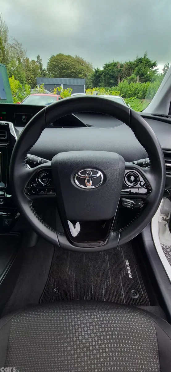 Toyota Prius Hatchback, Petrol Hybrid, 2020, White