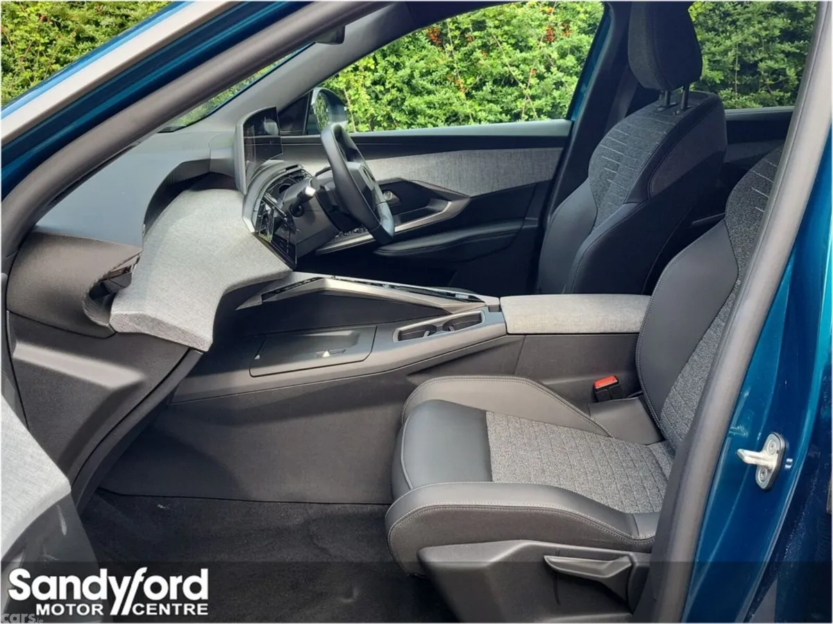 Peugeot 5008 SUV, Petrol, 2026, Blue
