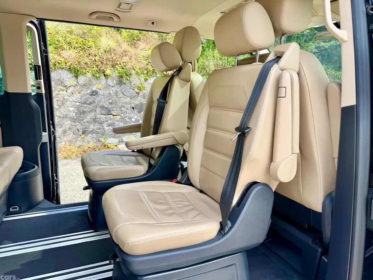 Volkswagen Caravelle MPV, Diesel, 2019, Black