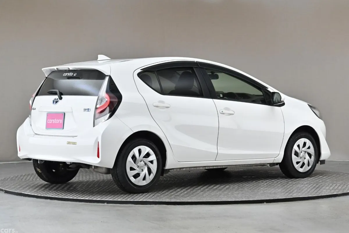 Toyota Aqua Hatchback, Petrol Hybrid, 2020, White