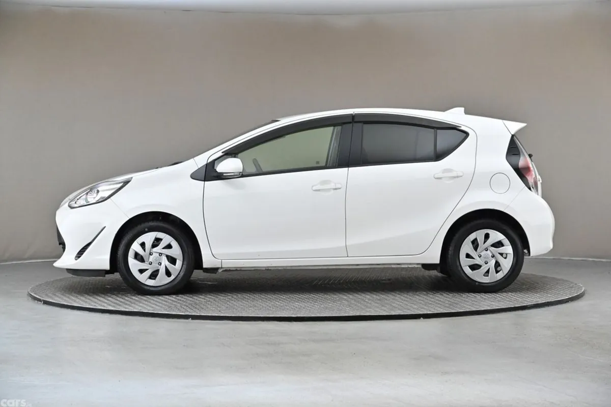 Toyota Aqua Hatchback, Petrol Hybrid, 2020, White