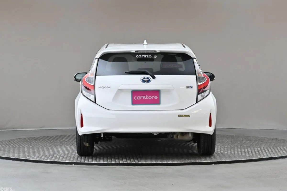 Toyota Aqua Hatchback, Petrol Hybrid, 2020, White