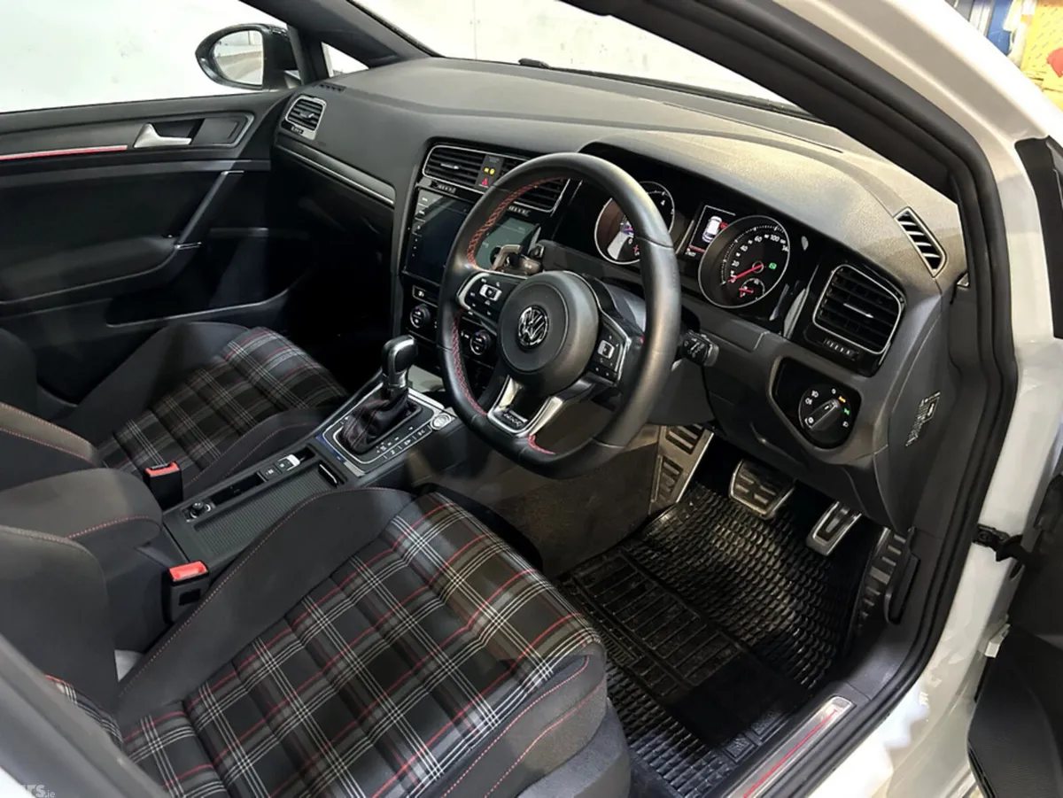 Volkswagen Golf Hatchback, Petrol, 2017, White