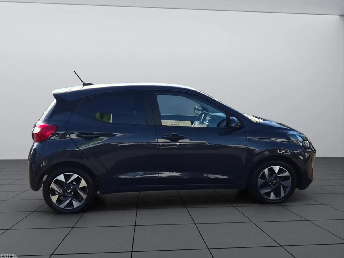 Hyundai i10 Hatchback, Petrol, 2023, Grey