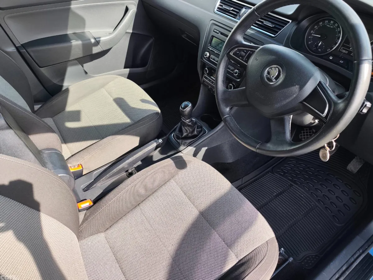 Skoda Rapid Hatchback, Diesel, 2013, Blue