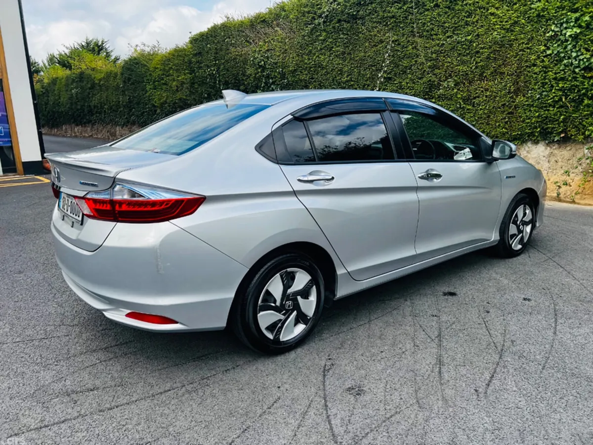 Honda Grace Saloon, Petrol Hybrid, 2015, Silver