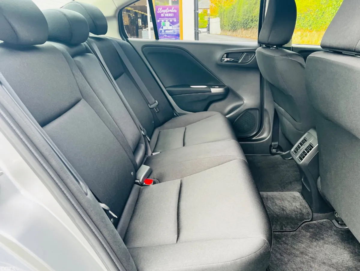 Honda Grace Saloon, Petrol Hybrid, 2015, Silver