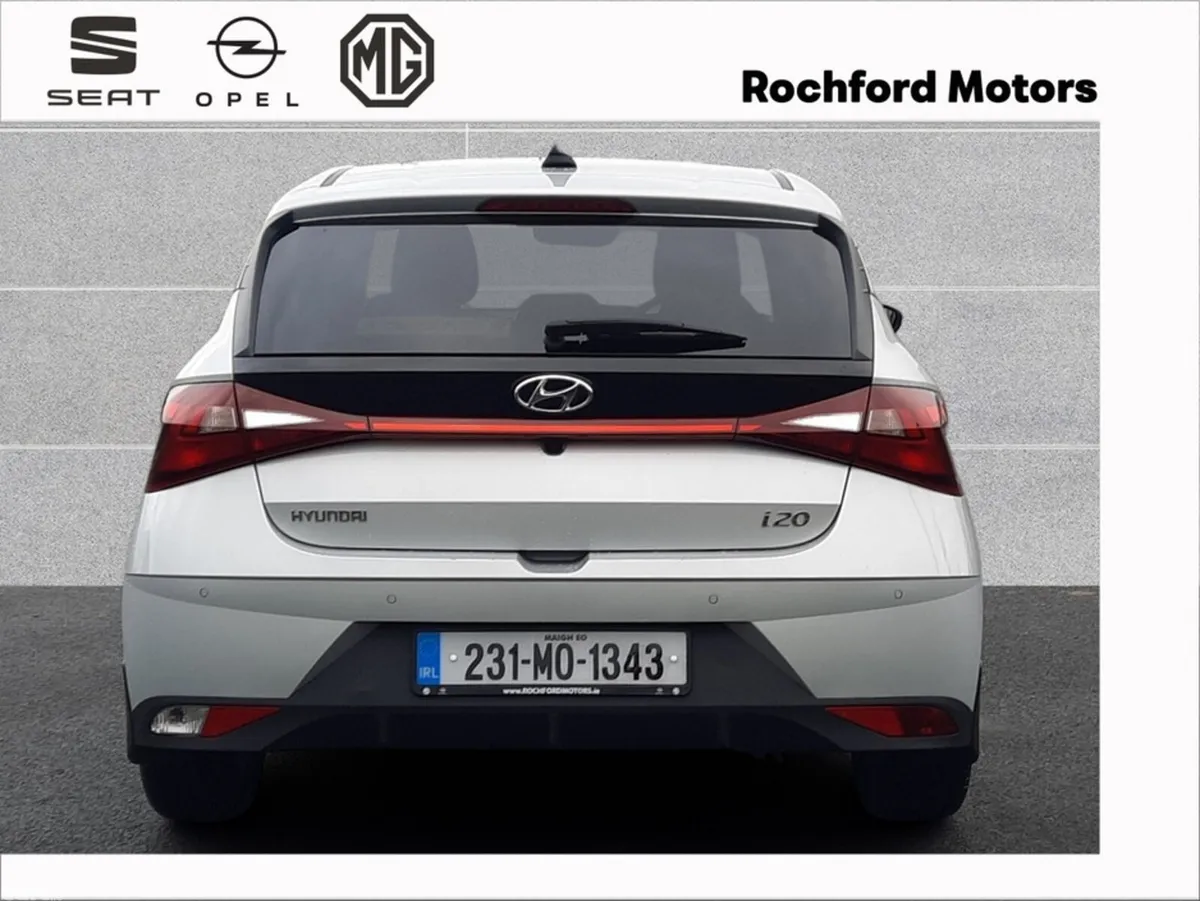 Hyundai i20 Hatchback, Petrol, 2023, Grey