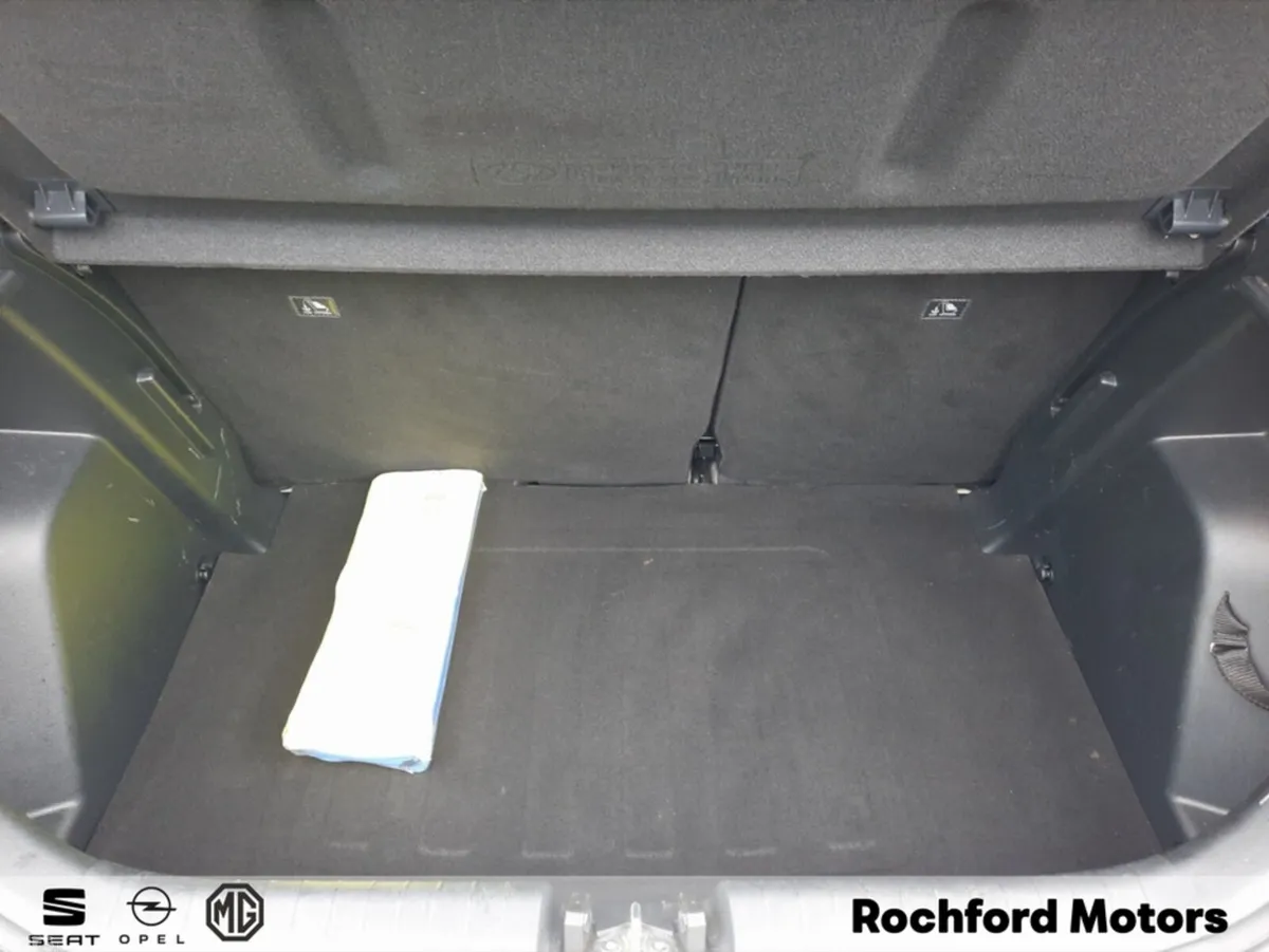 Hyundai i20 Hatchback, Petrol, 2023, Grey