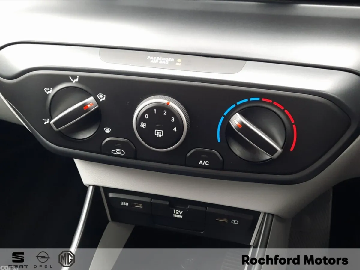 Hyundai i20 Hatchback, Petrol, 2023, Grey
