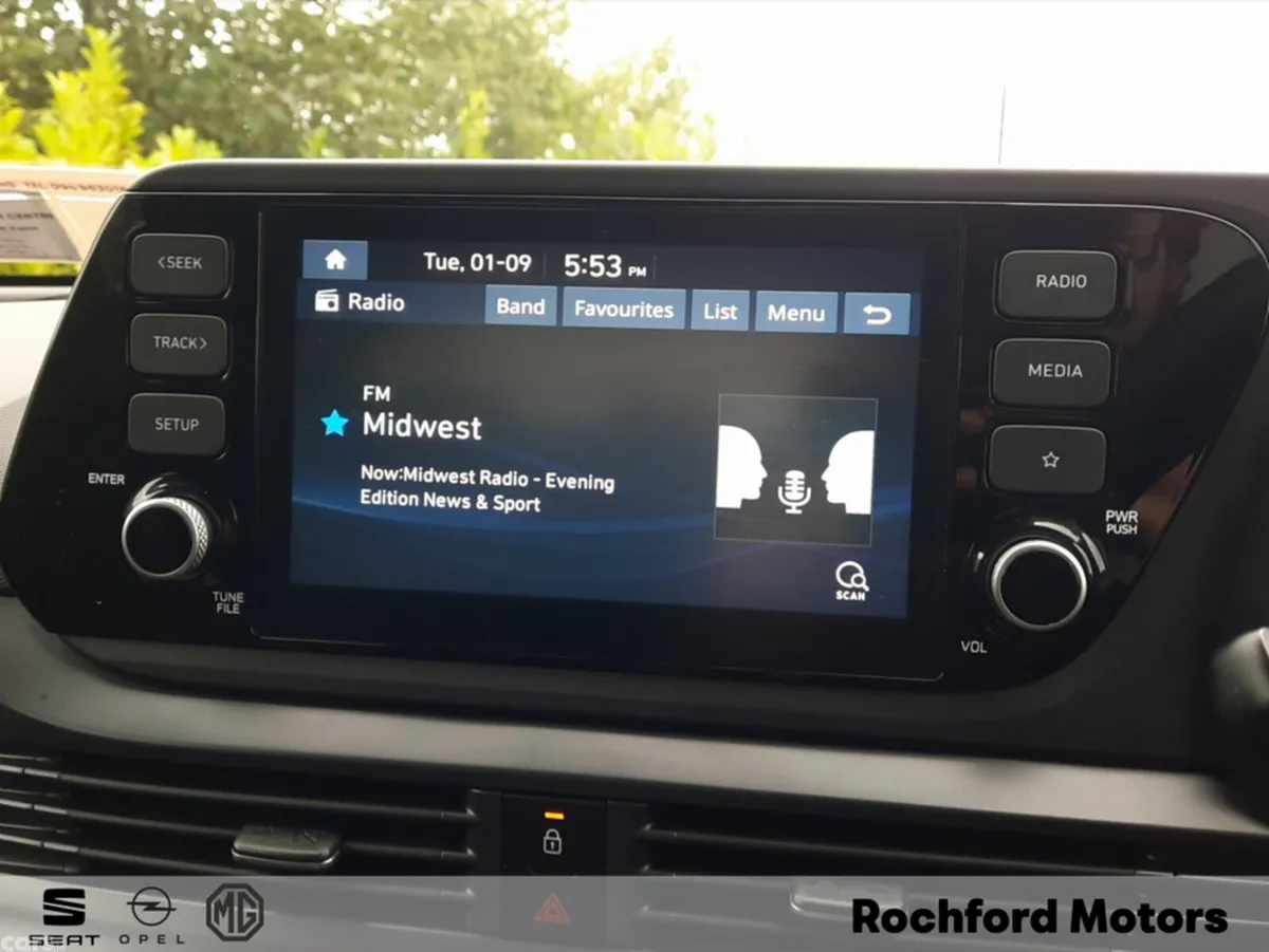 Hyundai i20 Hatchback, Petrol, 2023, Grey