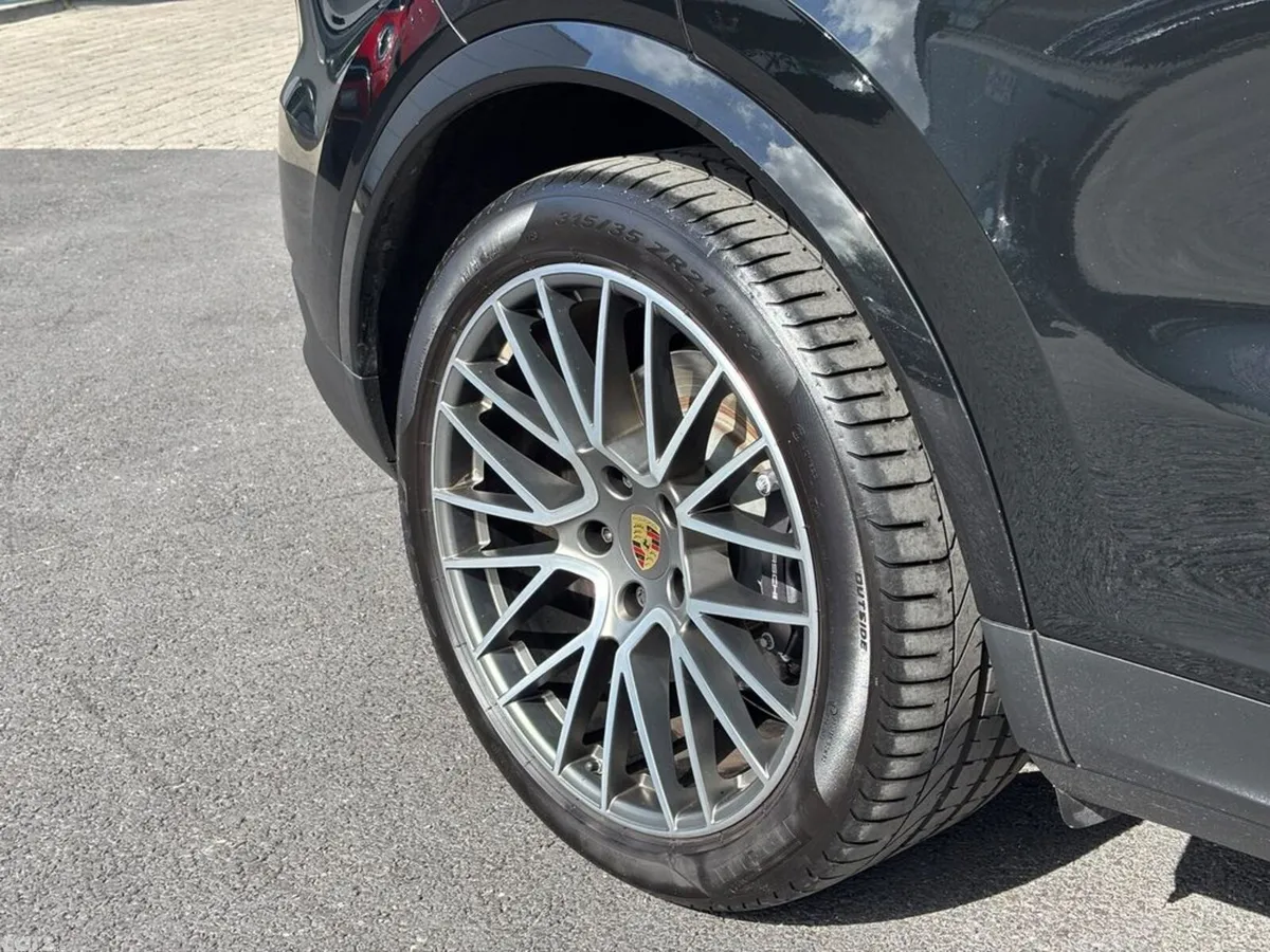 Porsche Cayenne SUV, Petrol Plug-in Hybrid, 2023, Black