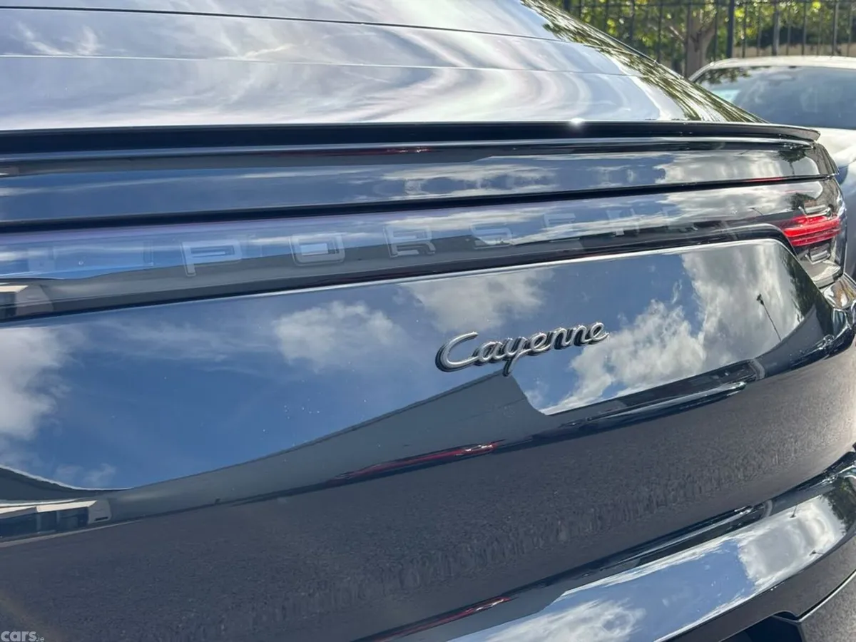 Porsche Cayenne SUV, Petrol Plug-in Hybrid, 2023, Black