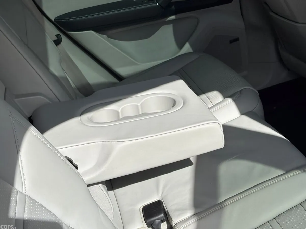 Porsche Cayenne SUV, Petrol Plug-in Hybrid, 2023, Black