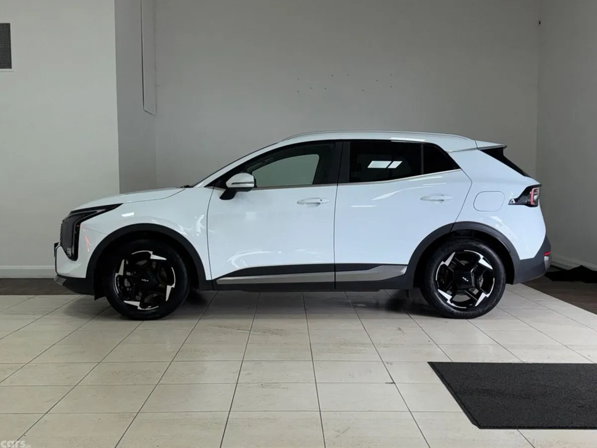 Kia Sportage MPV, Diesel Hybrid, 2026, White