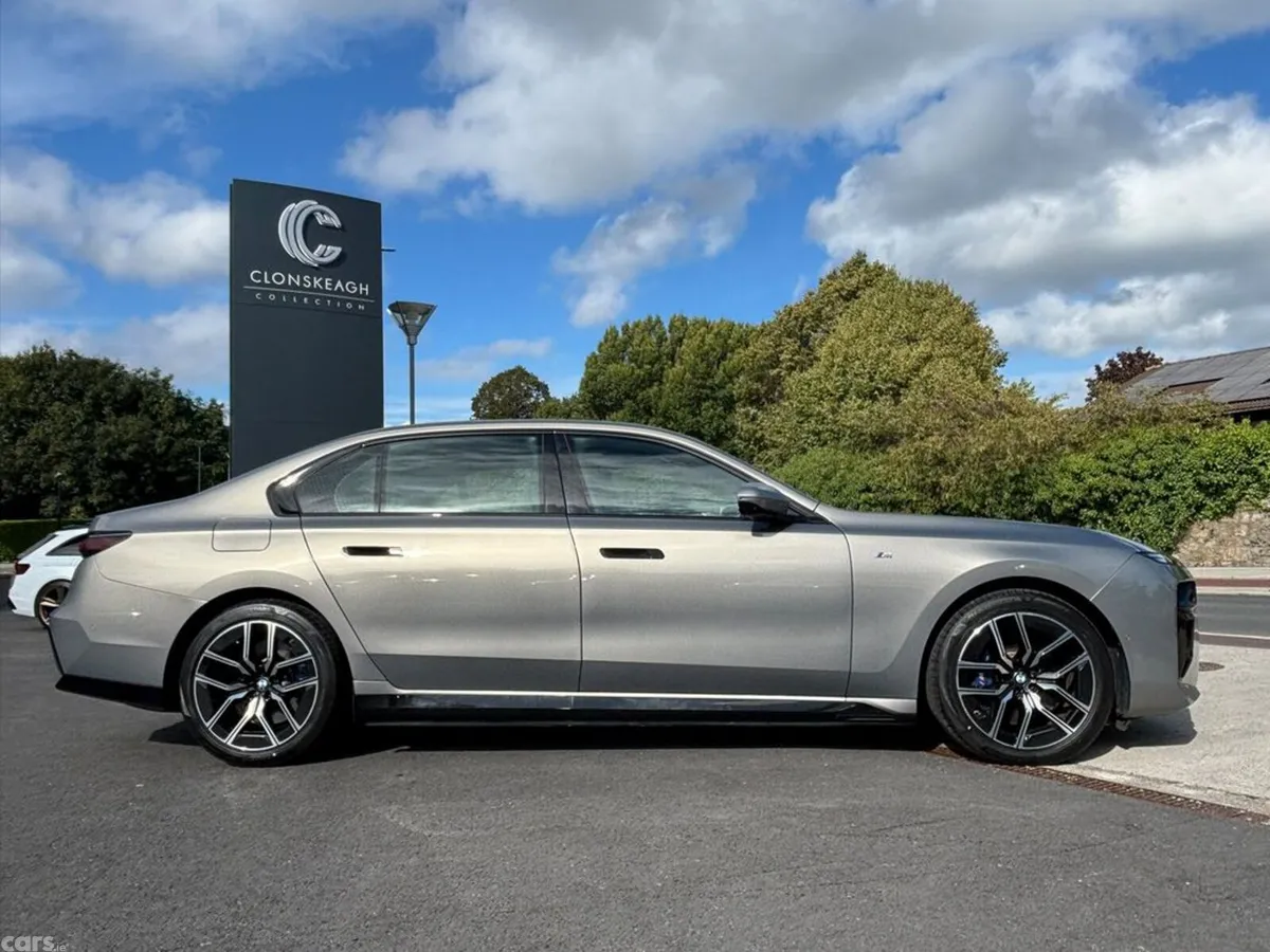BMW i7 Saloon, Electric, 2025, Grey