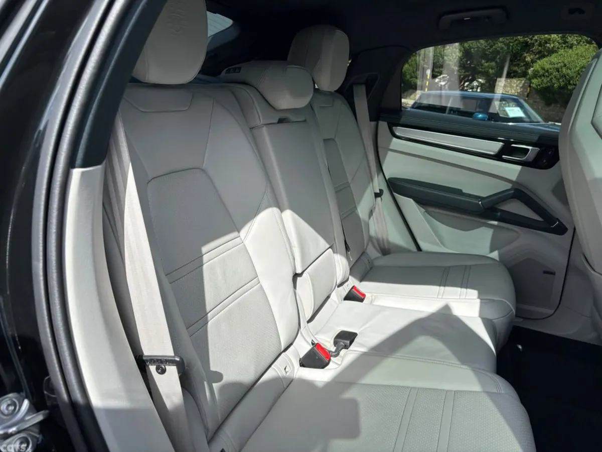 Porsche Cayenne SUV, Petrol Plug-in Hybrid, 2023, Black