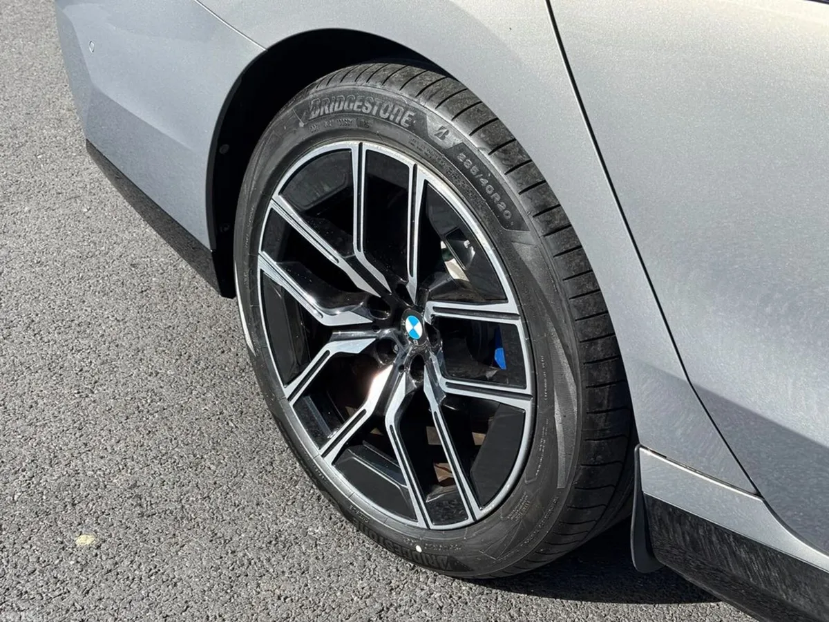 BMW i7 Saloon, Electric, 2025, Grey