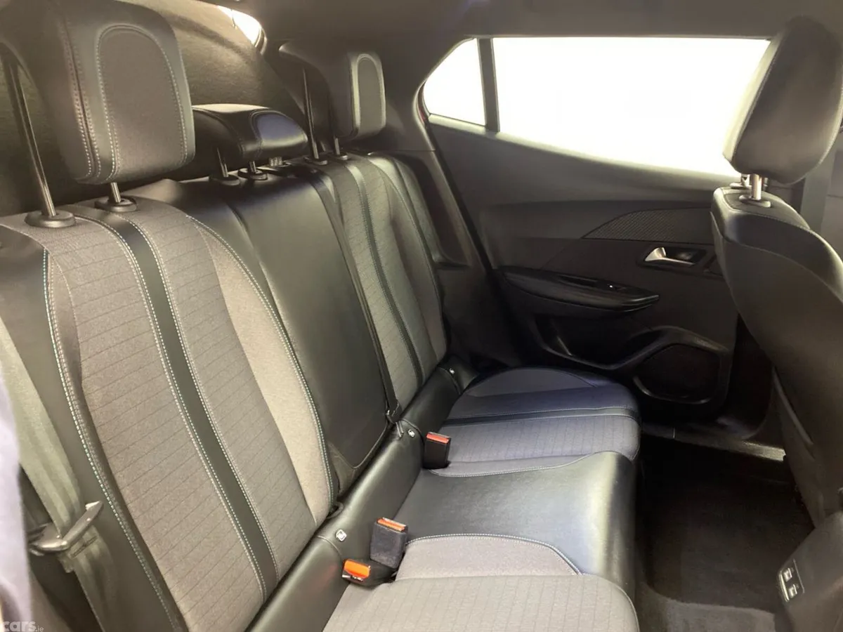 Peugeot 2008 MPV, Petrol, 2023, Red