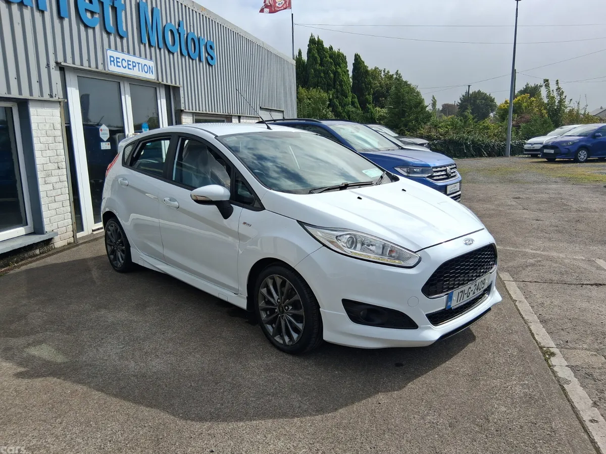 Ford Fiesta Hatchback, Petrol, 2017, White