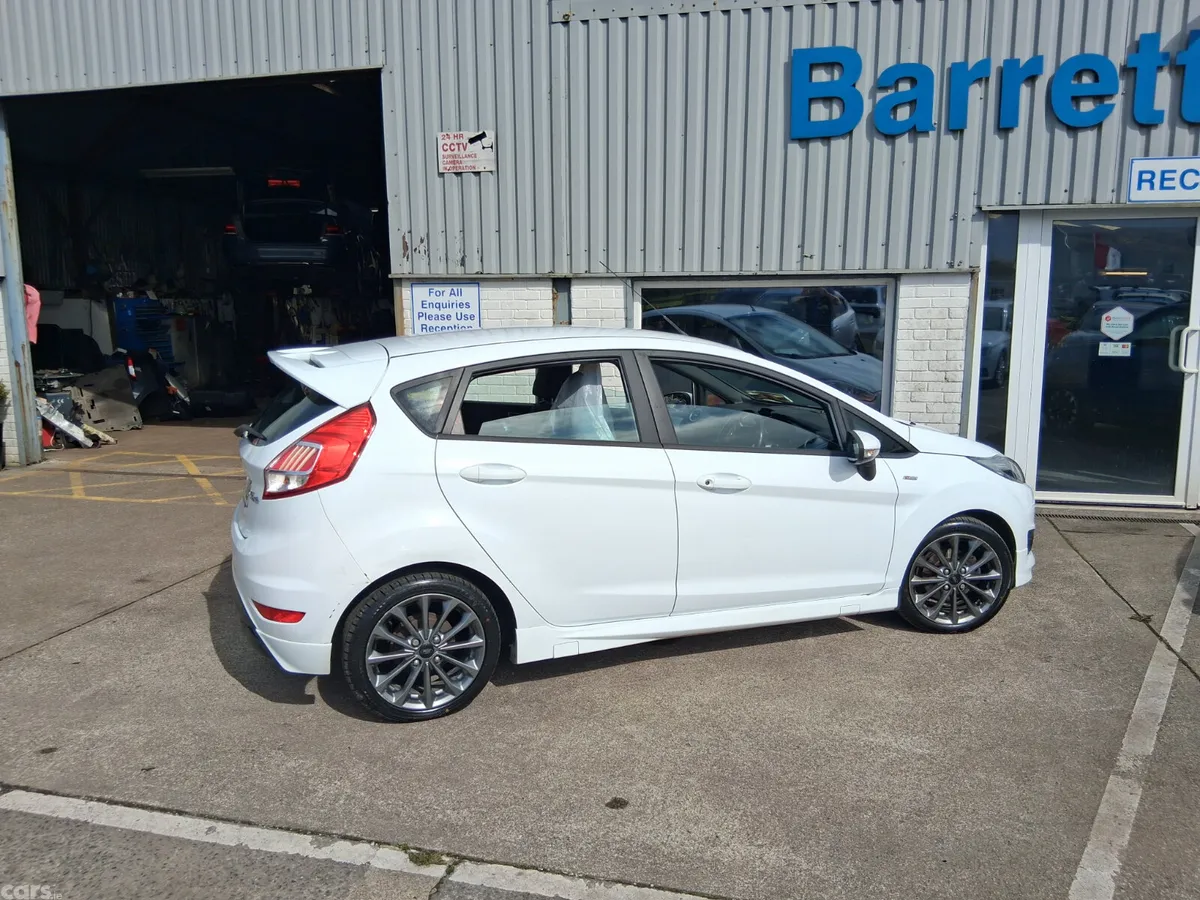 Ford Fiesta Hatchback, Petrol, 2017, White