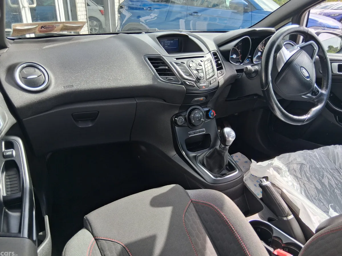 Ford Fiesta Hatchback, Petrol, 2017, White