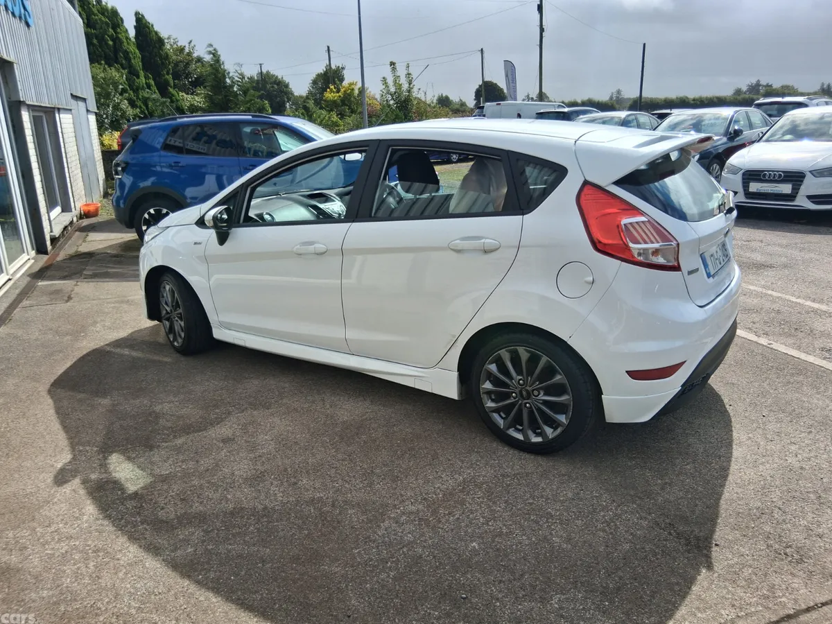 Ford Fiesta Hatchback, Petrol, 2017, White