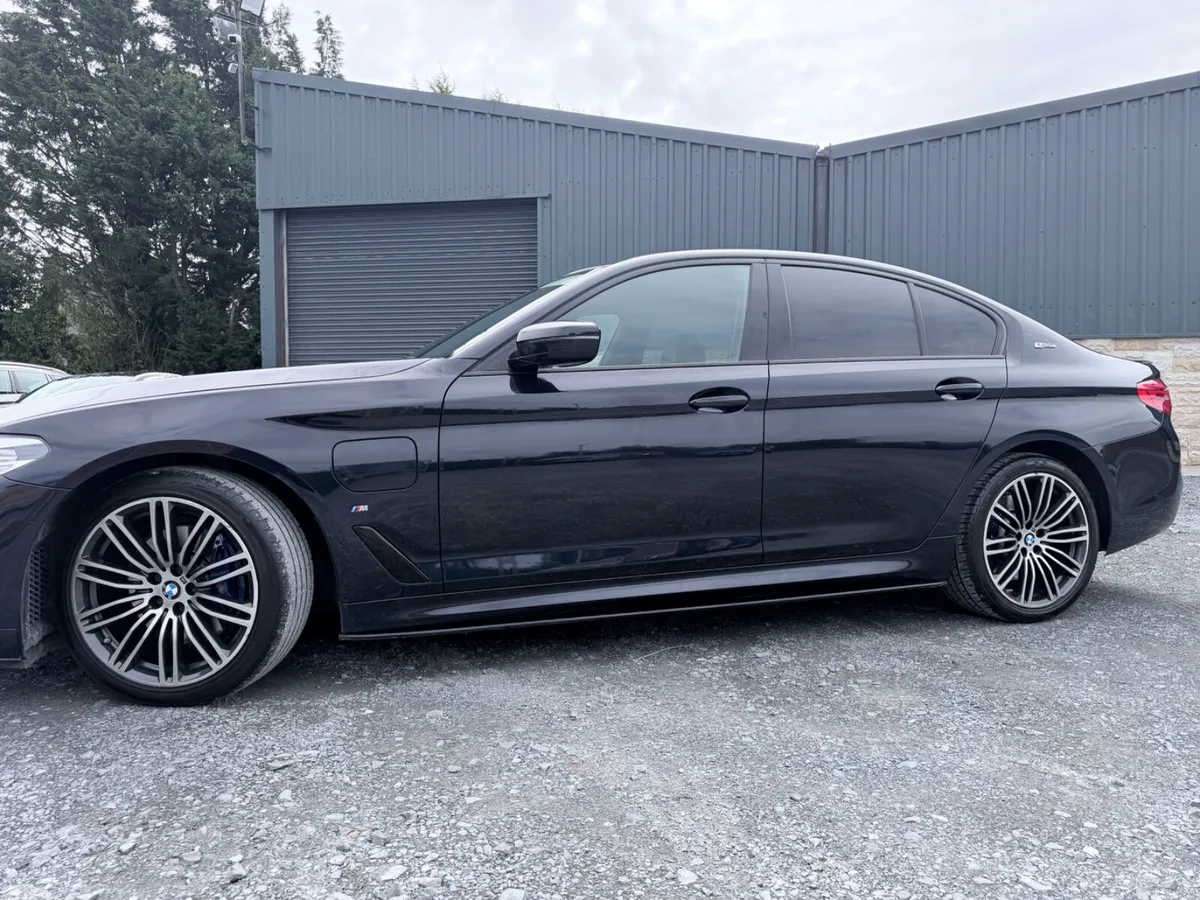 BMW 5-Series Saloon, Petrol Plug-in Hybrid, 2018, Black