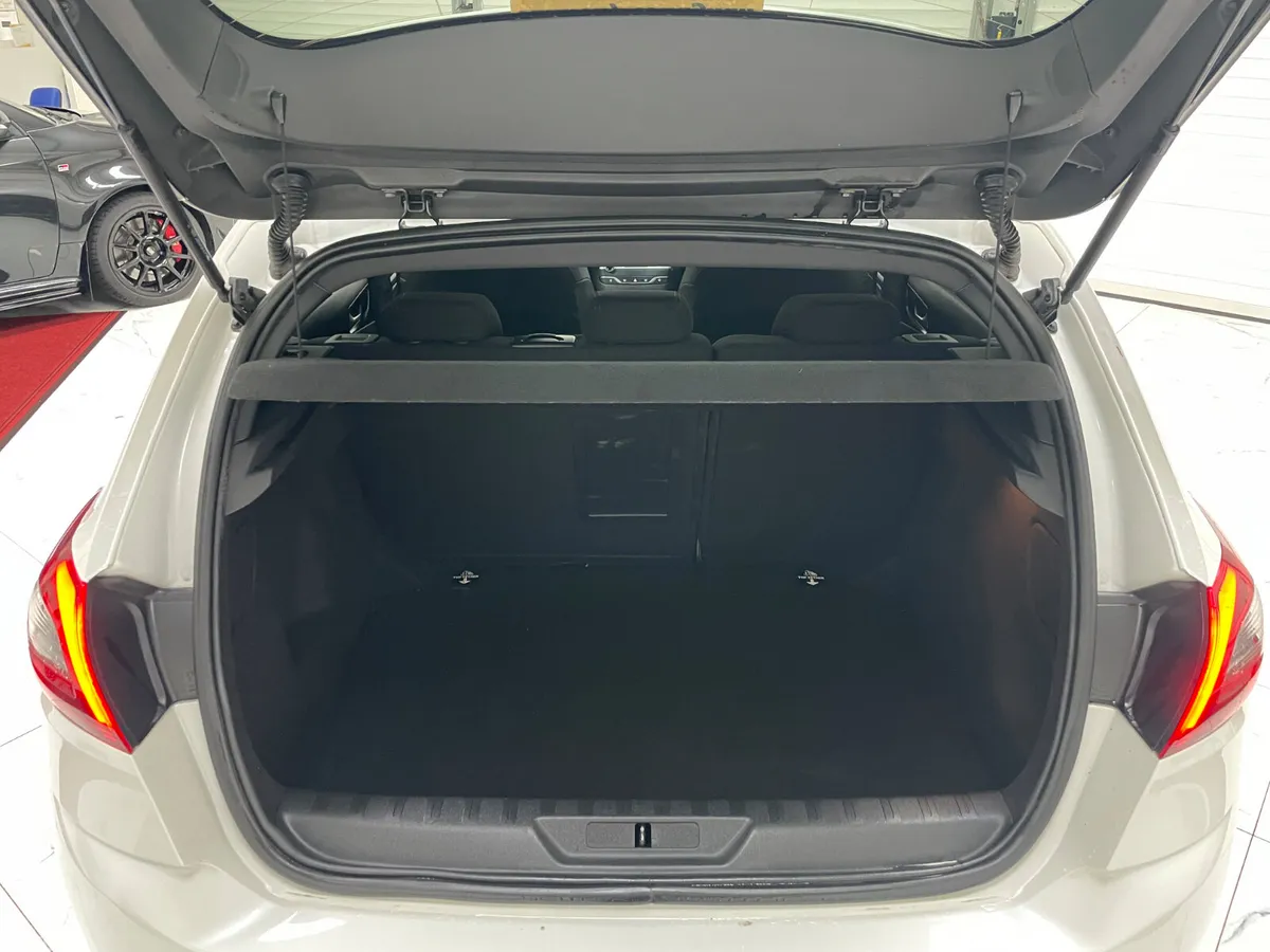 Peugeot 308 Hatchback, Diesel, 2021, White