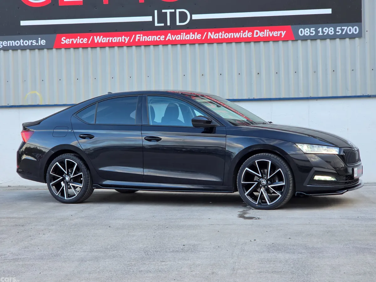 Skoda Octavia Saloon, Diesel, 2023, Black
