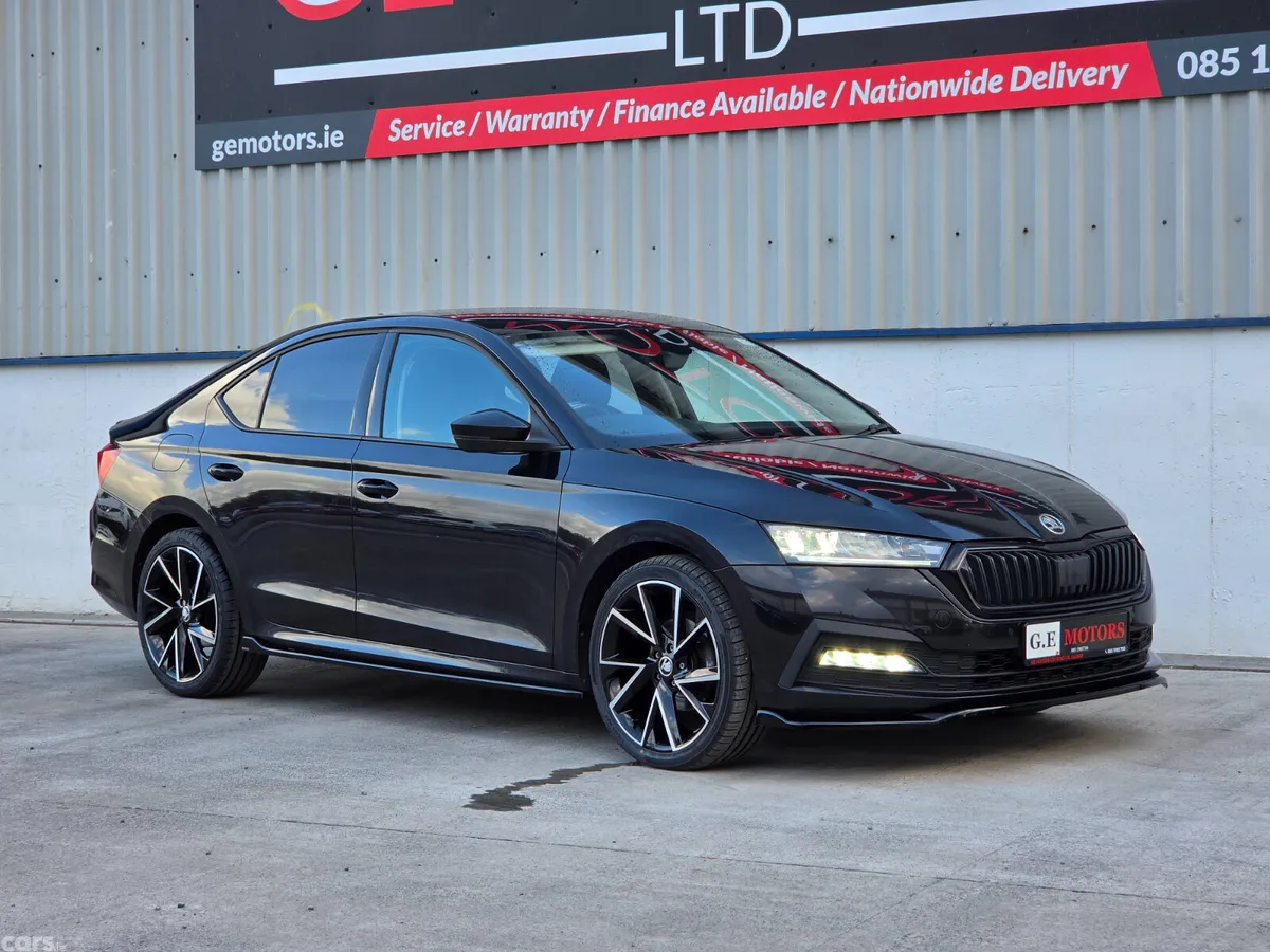 Skoda Octavia Saloon, Diesel, 2023, Black