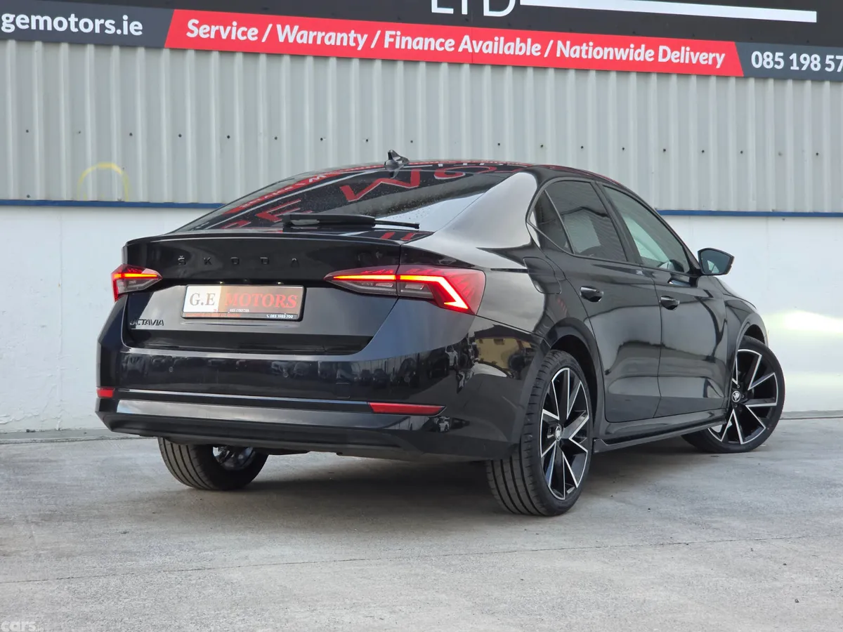 Skoda Octavia Saloon, Diesel, 2023, Black
