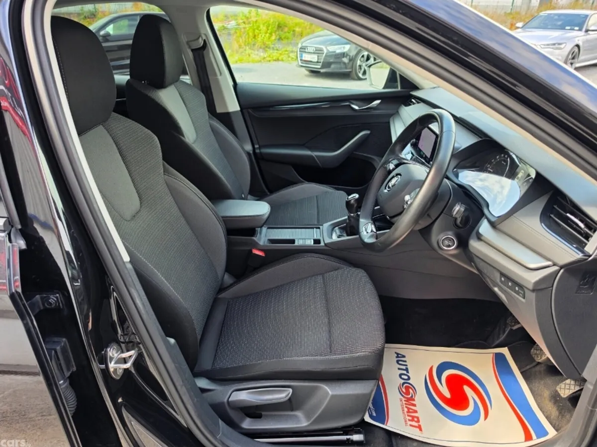 Skoda Octavia Saloon, Diesel, 2023, Black