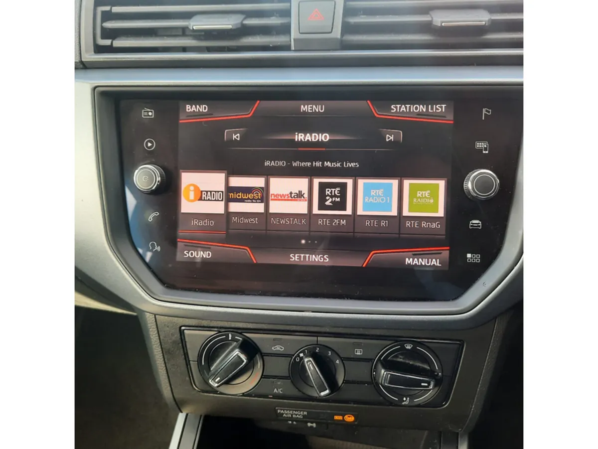 SEAT Arona Hatchback, Petrol, 2021, Grey