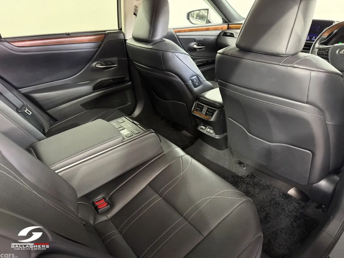 Lexus ES Saloon, Petrol Hybrid, 2021, Silver