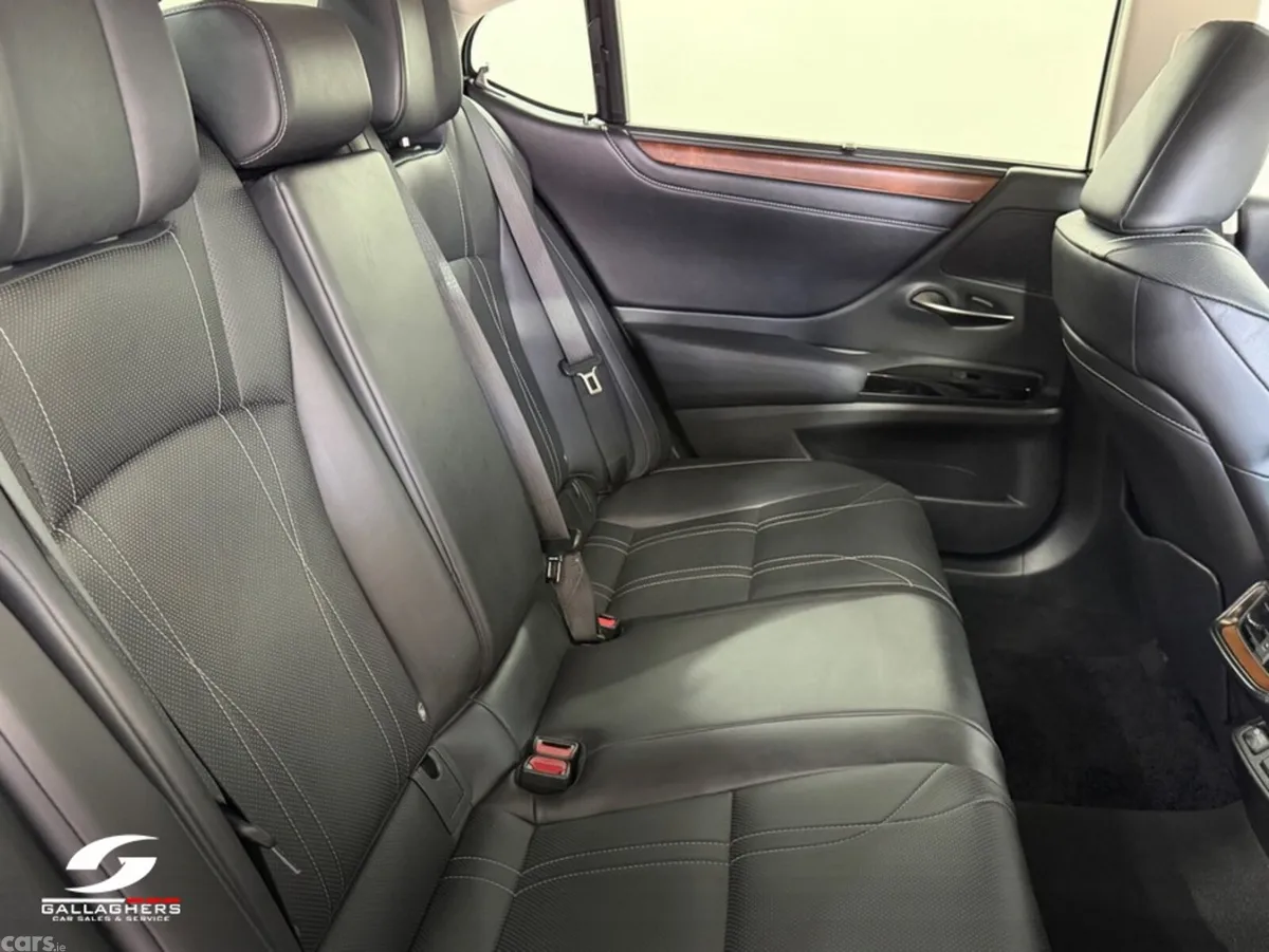 Lexus ES Saloon, Petrol Hybrid, 2021, Silver