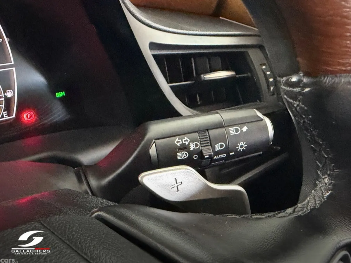 Lexus ES Saloon, Petrol Hybrid, 2021, Silver