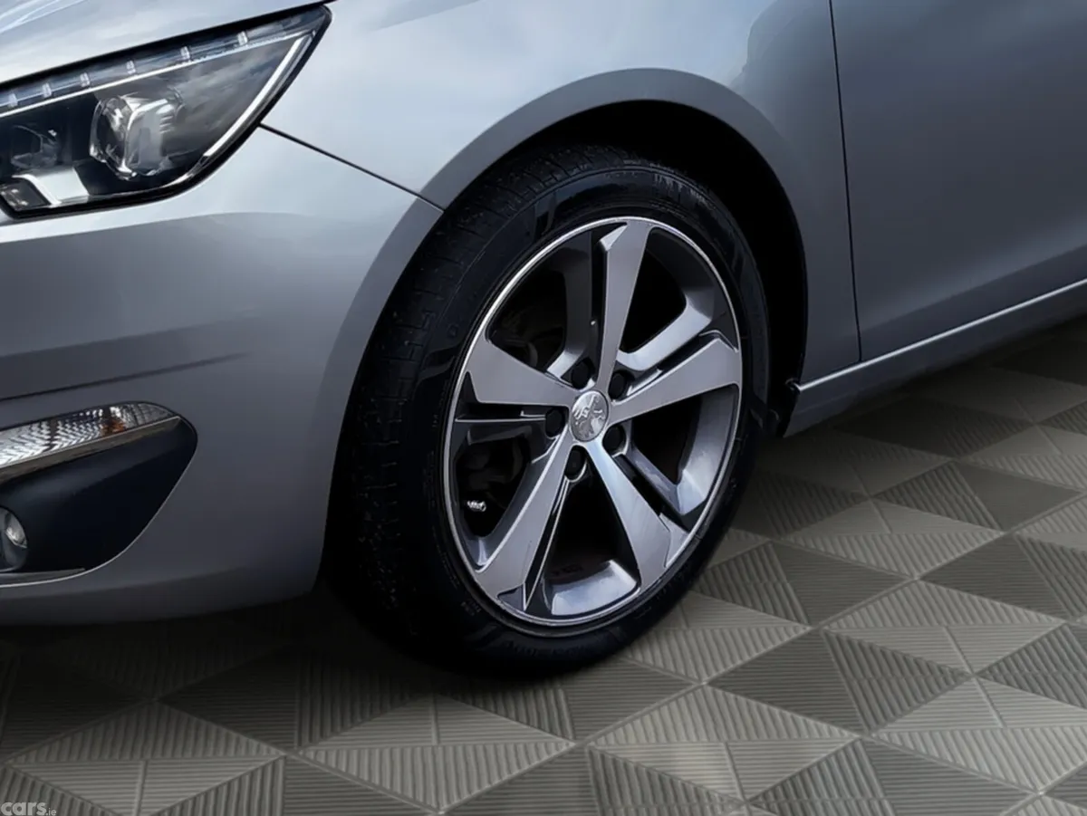 Peugeot 308 Hatchback, Diesel, 2017, Grey