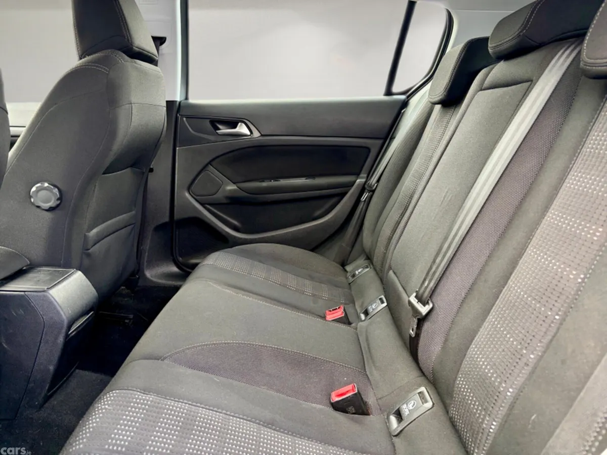 Peugeot 308 Hatchback, Diesel, 2017, Grey