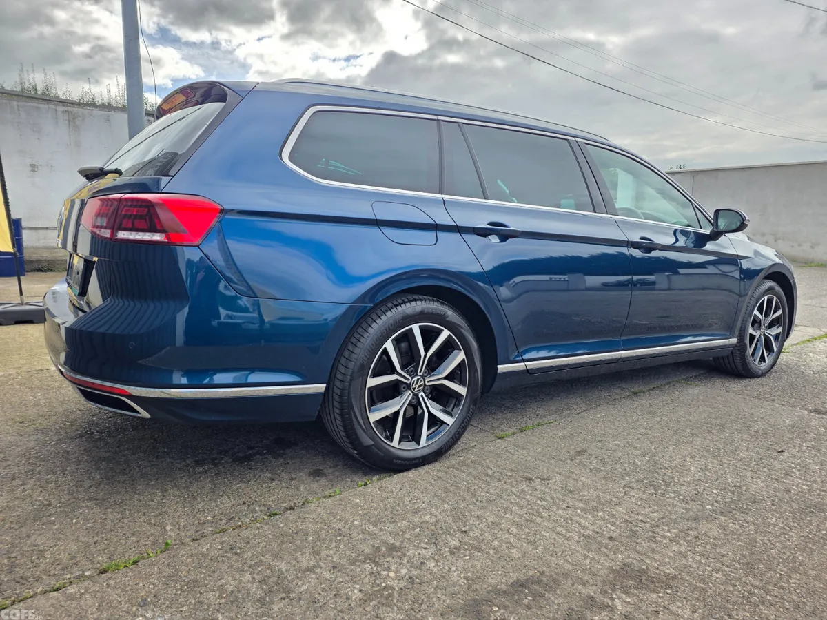 Volkswagen Passat Estate, Diesel, 2022, Blue