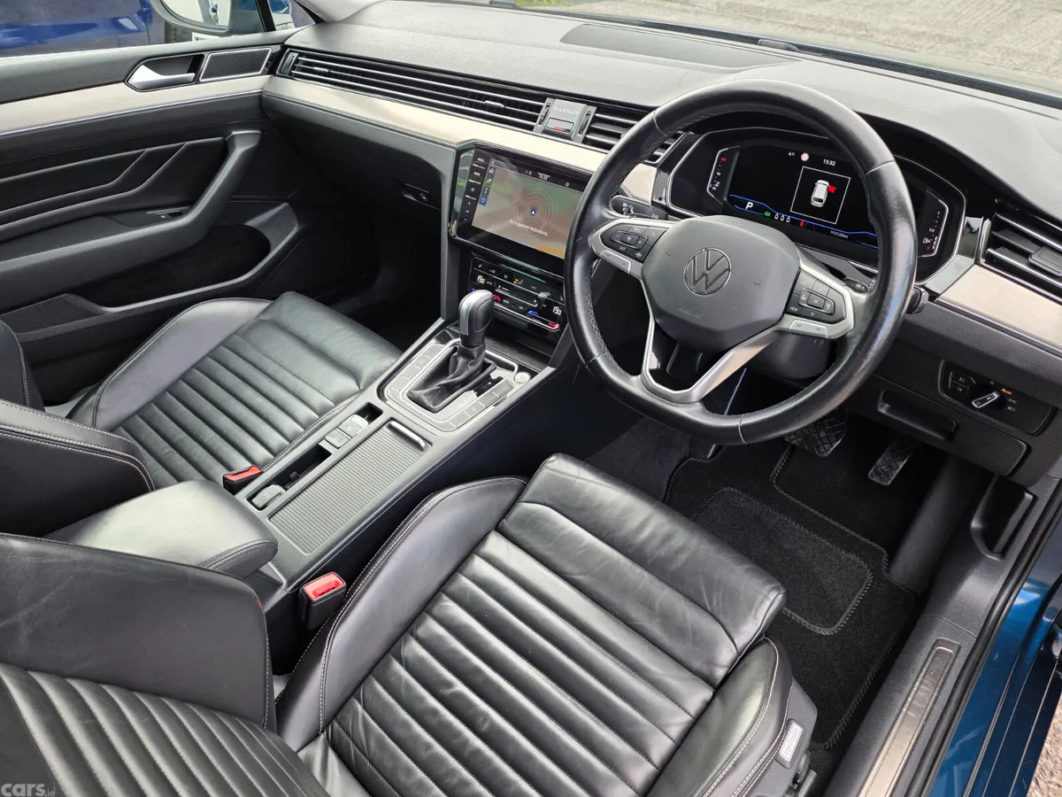 Volkswagen Passat Estate, Diesel, 2022, Blue