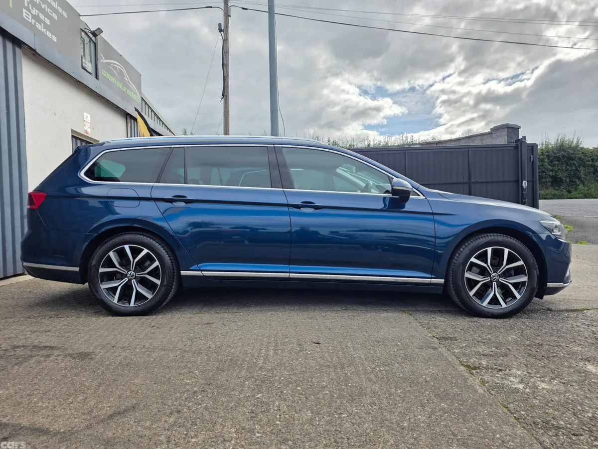 Volkswagen Passat Estate, Diesel, 2022, Blue