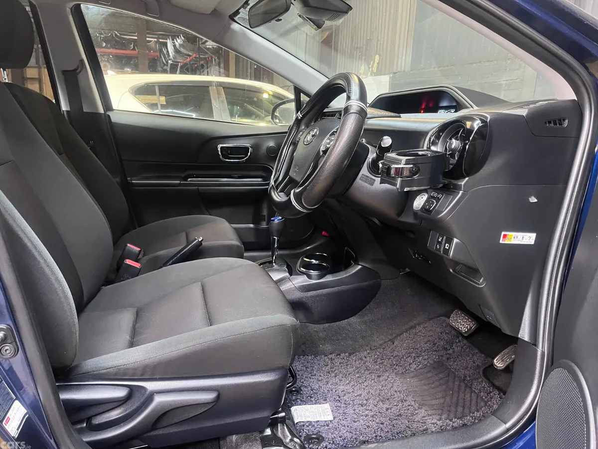 Toyota Aqua Hatchback, Petrol Hybrid, 2017, Blue
