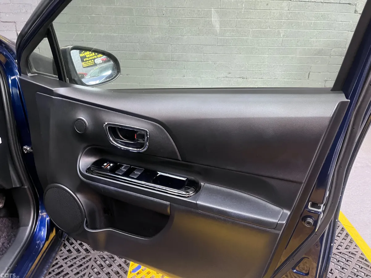 Toyota Aqua Hatchback, Petrol Hybrid, 2017, Blue